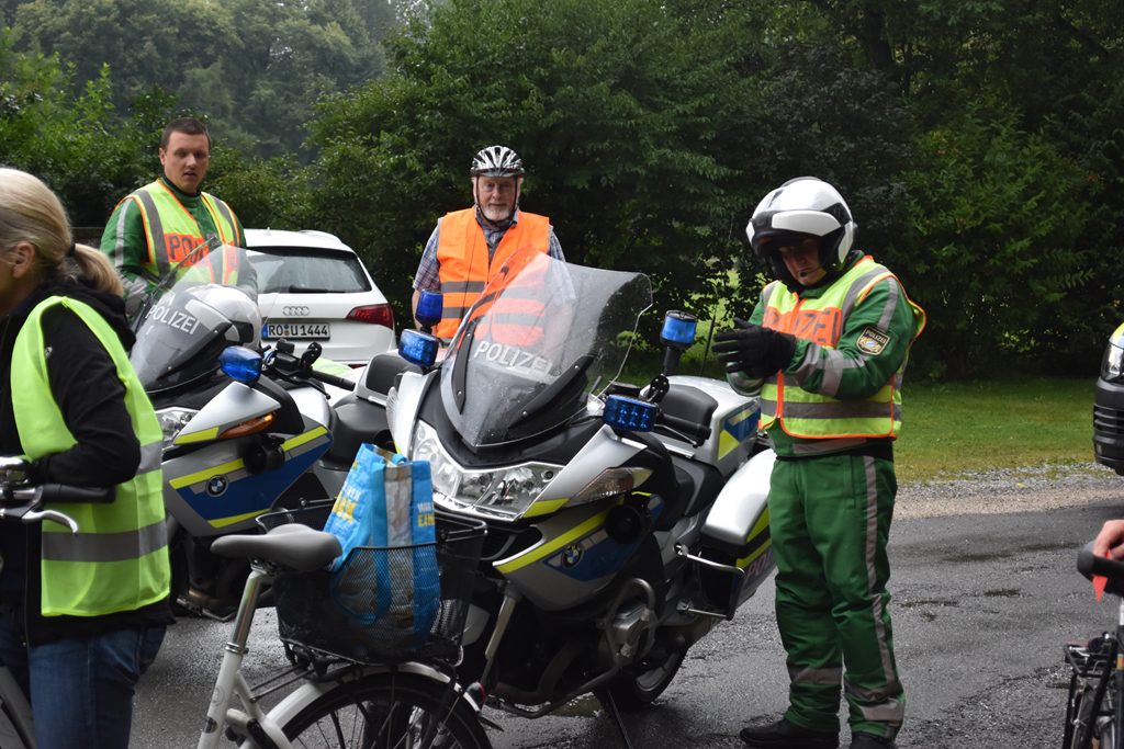 Gute Betreuung durch die Polizei  Bürgerforum Inntal Fahrraddemo 2018, Brennernordzulauf