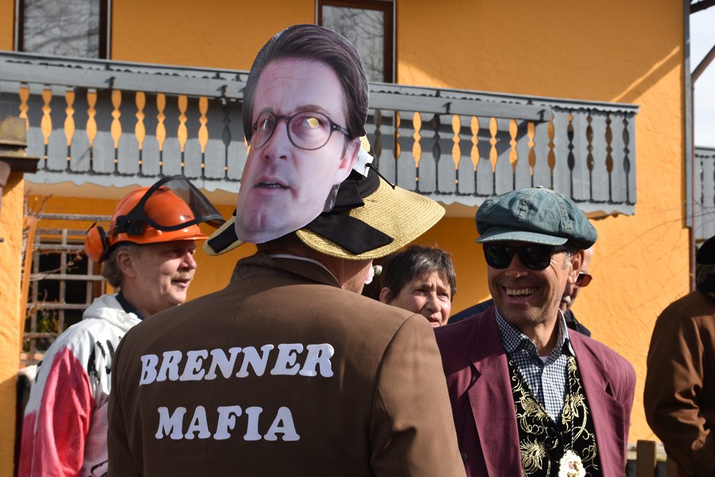 Über den Kopf lacht jeder! Scheuer der Brenner Mafiosi Bürgerforum Inntal Faschingzug Flintsbach 