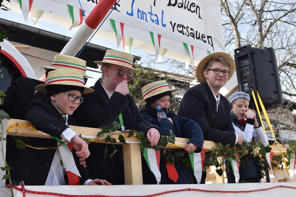 Bürgerforum Inntal Faschingzug Flintsbach. Auch die zükunftigen Generationen im Inntal sind aktiv. 