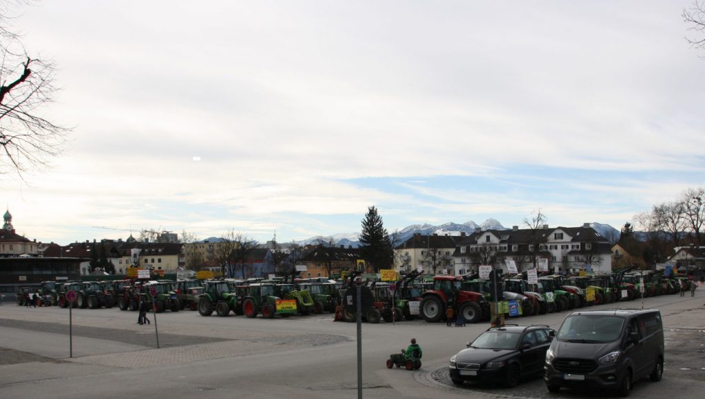 Dass über 1.000 Landwirte mit 400 Traktoren protestieren – das haben Rosenheim und die Loretowiese n