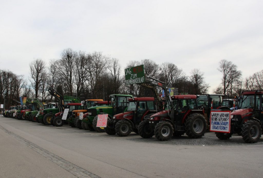 400 Traktoren auf der Loretowiese sind eine unbekanntes Bild. Dateiname: PI200219_Bild_24 Quelle: Br