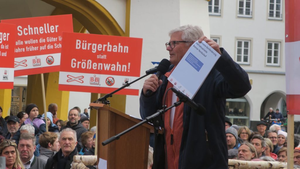 Lothar Thaler präsentiert das Alternativkonzept der Bürgerinitiativen